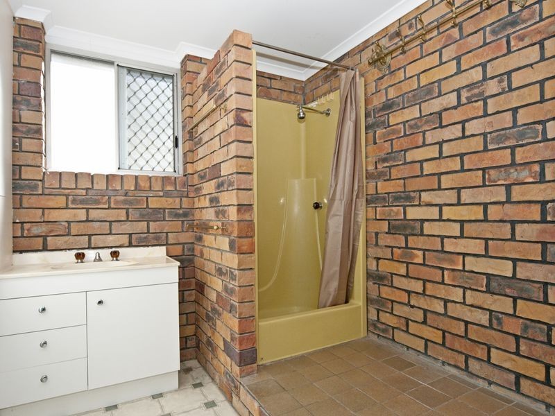 8 Feeney Lane, East Ipswich QLD 4305