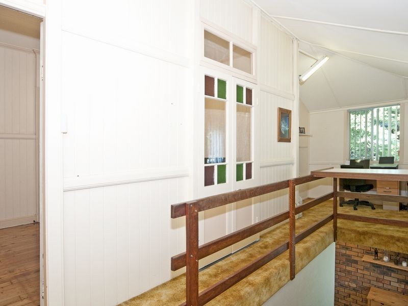 8 Feeney Lane, East Ipswich QLD 4305