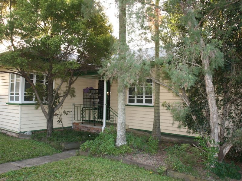 10 Wattle Street, North Booval QLD 4304