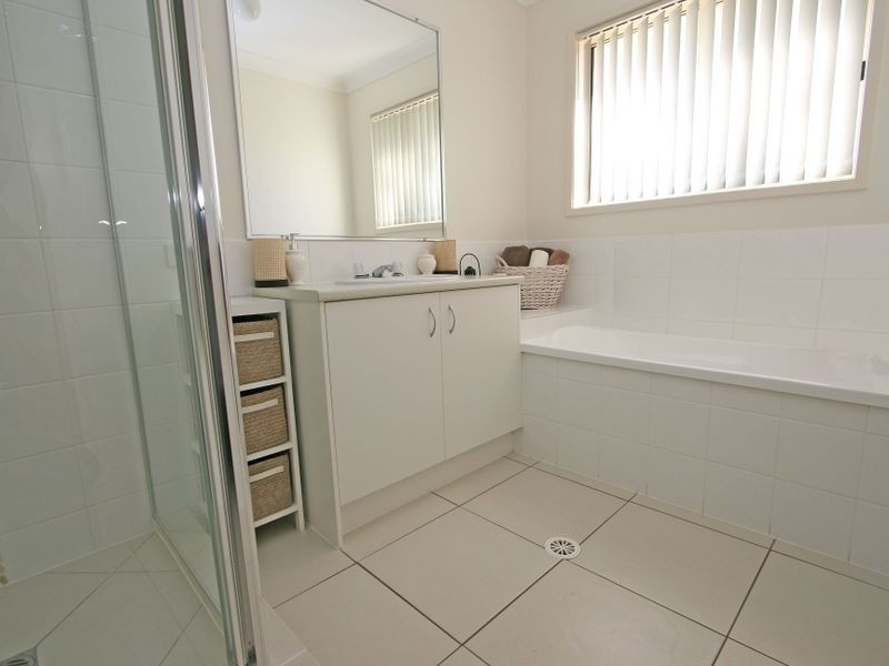13 Harwood Street, Kensington Grove QLD 4341