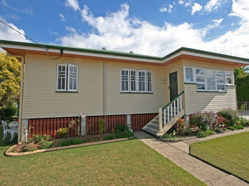 37 Easton Street, Silkstone QLD 4304