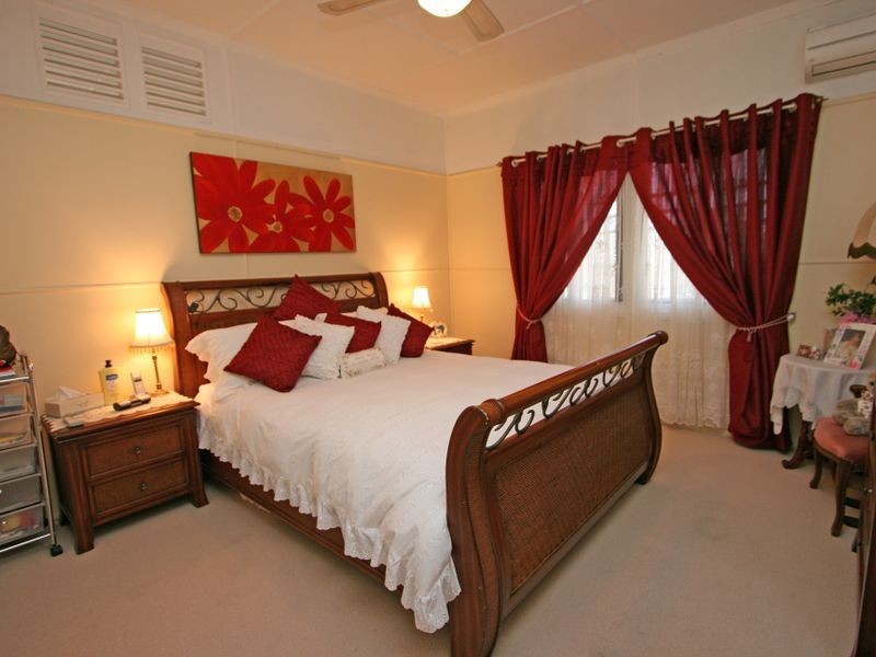 37 Easton Street, Silkstone QLD 4304