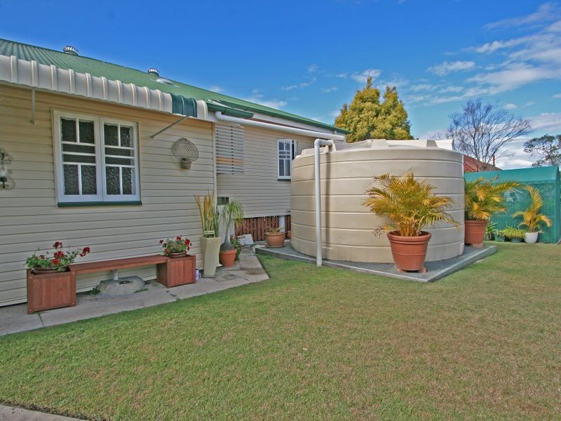 37 Easton Street, Silkstone QLD 4304