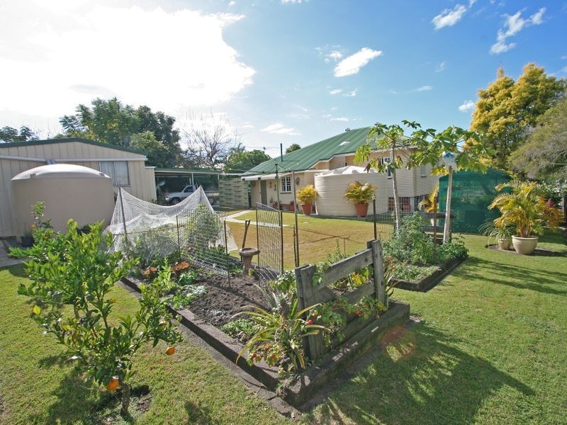 37 Easton Street, Silkstone QLD 4304