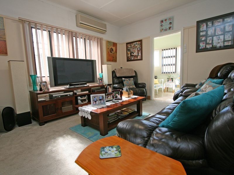37 Easton Street, Silkstone QLD 4304