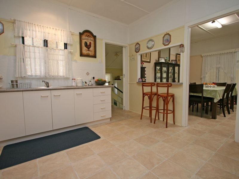 37 Easton Street, Silkstone QLD 4304