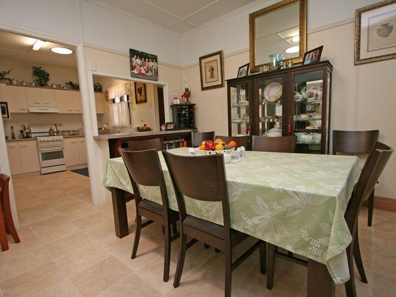37 Easton Street, Silkstone QLD 4304