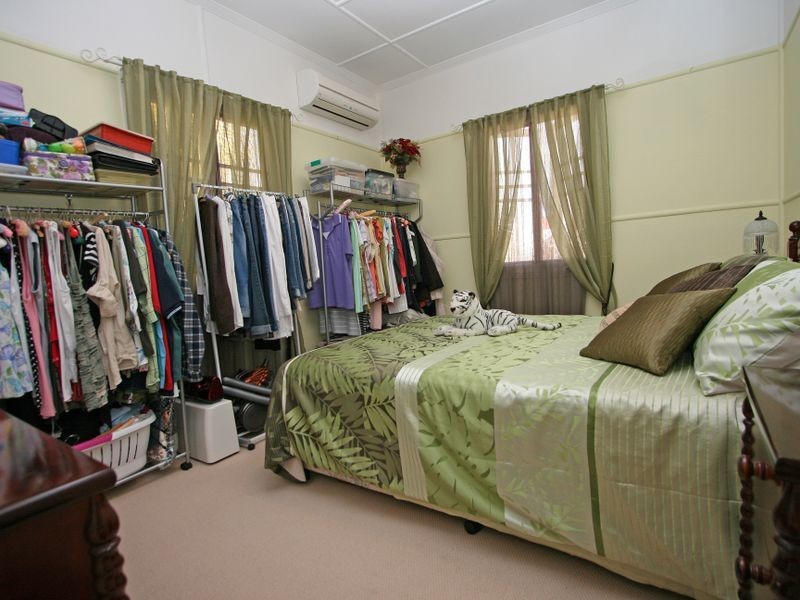 37 Easton Street, Silkstone QLD 4304