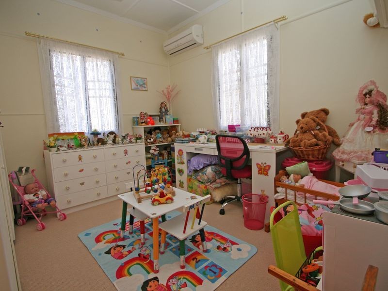 37 Easton Street, Silkstone QLD 4304