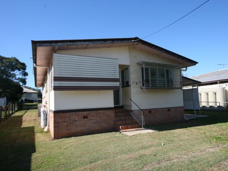 5 Earl Street, Dinmore QLD 4303