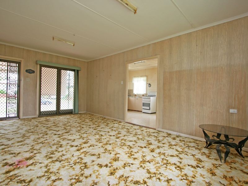 27 Dell Street, Eastern Heights QLD 4305