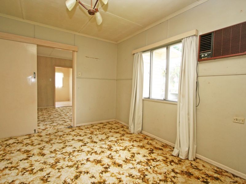 27 Dell Street, Eastern Heights QLD 4305
