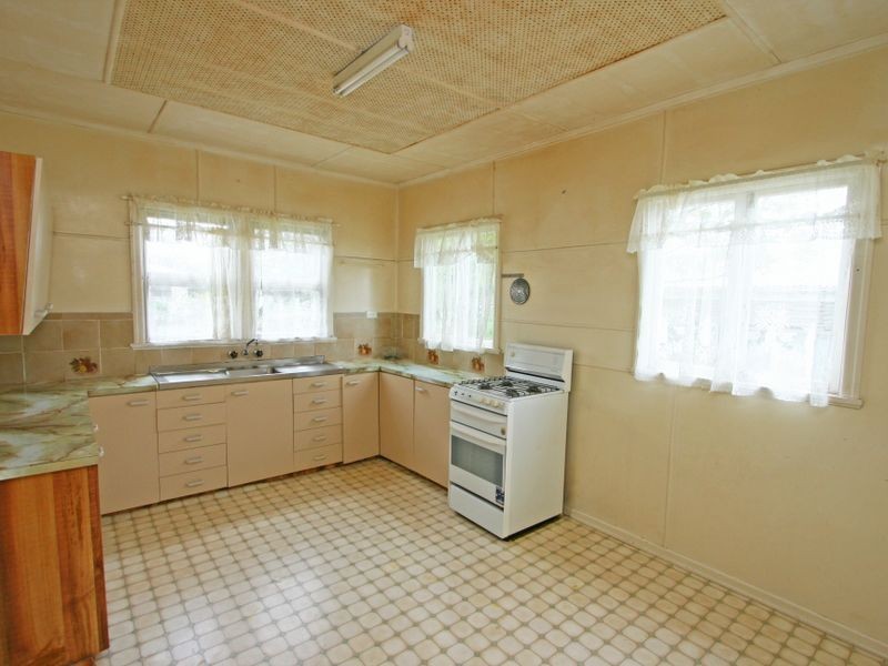 27 Dell Street, Eastern Heights QLD 4305