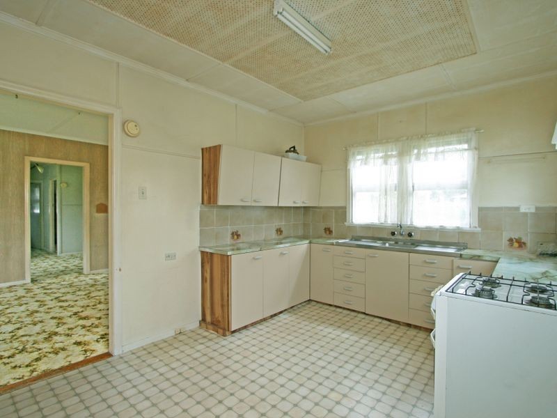 27 Dell Street, Eastern Heights QLD 4305