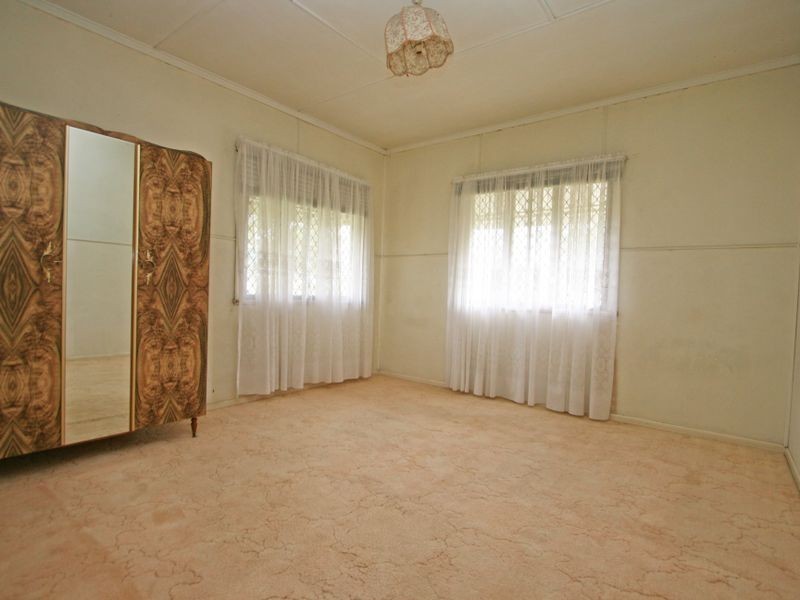 27 Dell Street, Eastern Heights QLD 4305