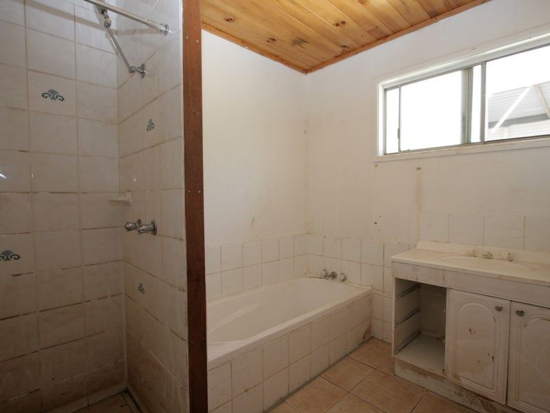 77 Jacaranda Street, East Ipswich QLD 4305