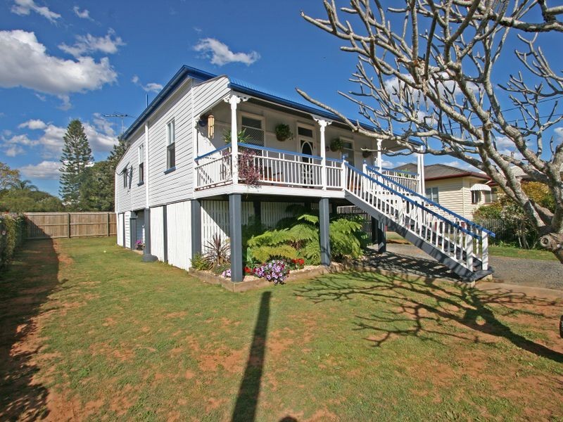 25 Alexandra Street, Booval QLD 4304