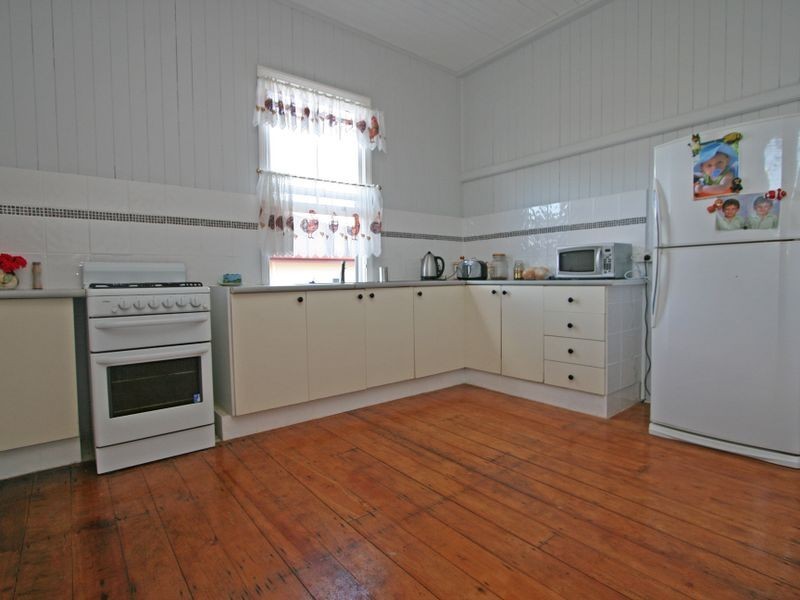 25 Alexandra Street, Booval QLD 4304