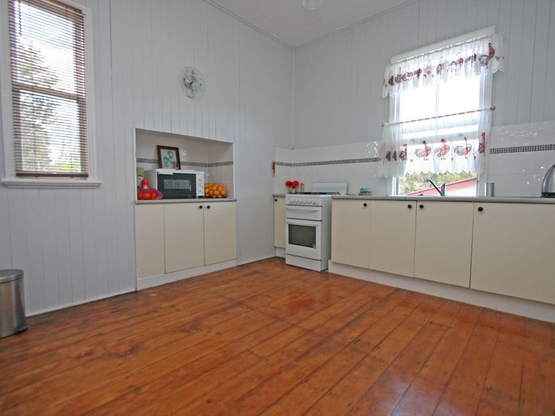 25 Alexandra Street, Booval QLD 4304