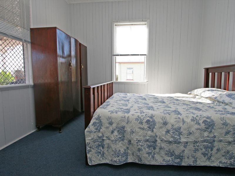 25 Alexandra Street, Booval QLD 4304