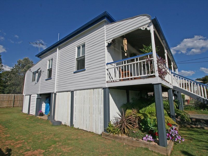 25 Alexandra Street, Booval QLD 4304