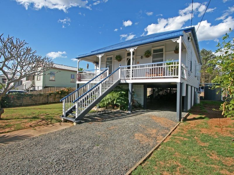 25 Alexandra Street, Booval QLD 4304