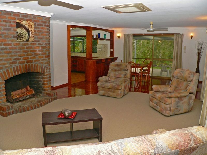 33 Oxley Drive, Barellan Point QLD 4306