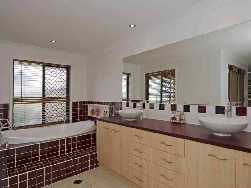 1 Glencoe Place, Thagoona QLD 4306