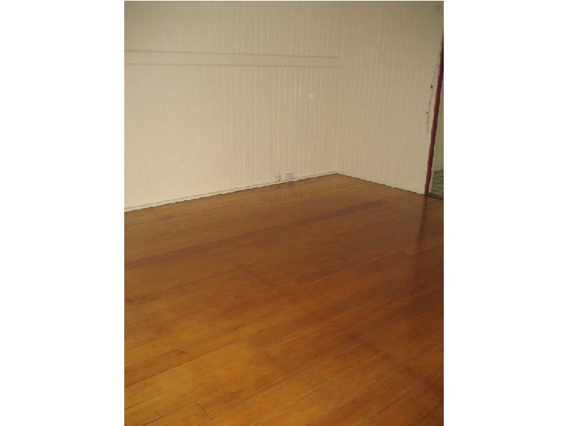 9 Warwick Road, Ipswich QLD 4305