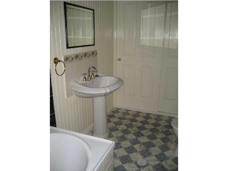 9 Warwick Road, Ipswich QLD 4305