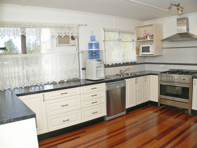 24 Larsen Street, Leichhardt QLD 4305