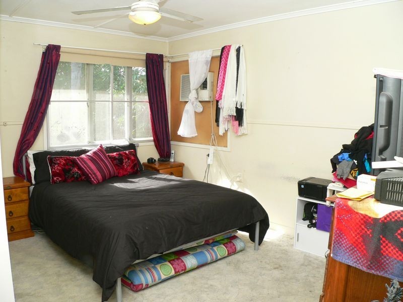 24 Larsen Street, Leichhardt QLD 4305