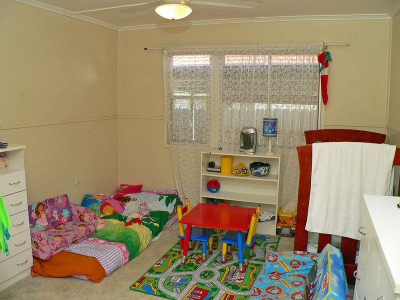 24 Larsen Street, Leichhardt QLD 4305