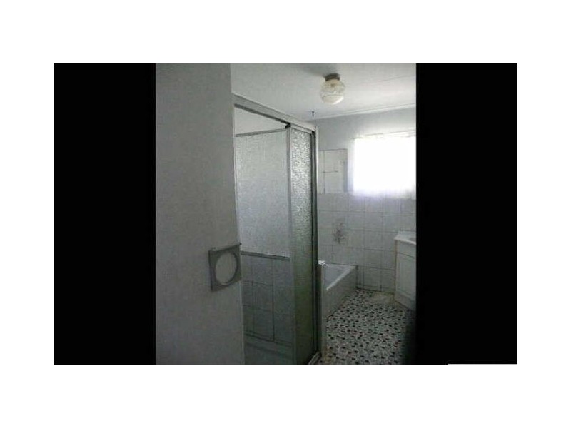 87 Robertson Rd, Raceview QLD 4305