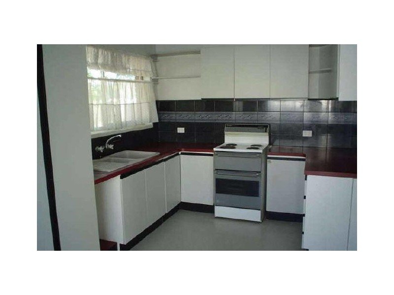 87 Robertson Rd, Raceview QLD 4305