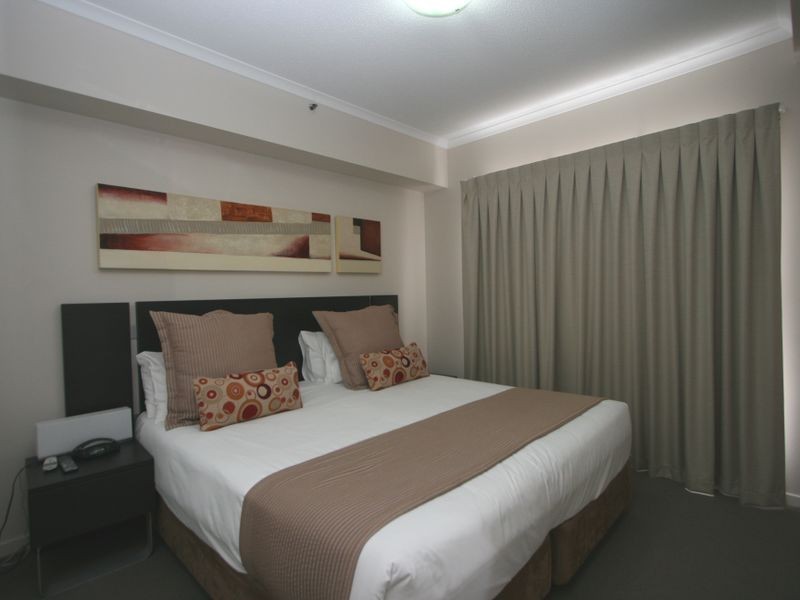 906/11 Ellenborough Street, Woodend QLD 4305