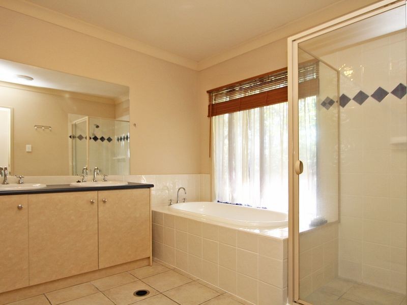 27 Kensington Drive, Flinders View QLD 4305