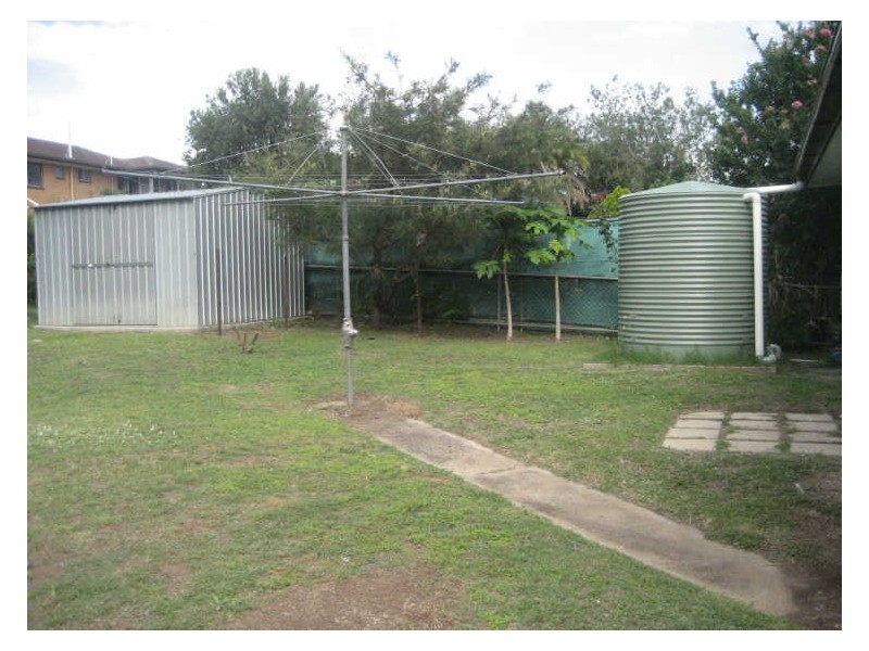 74 Robertson Road, Eastern Heights QLD 4305