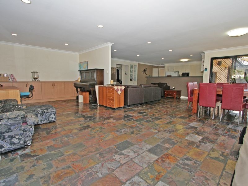 18 Darling Court, Karalee QLD 4306
