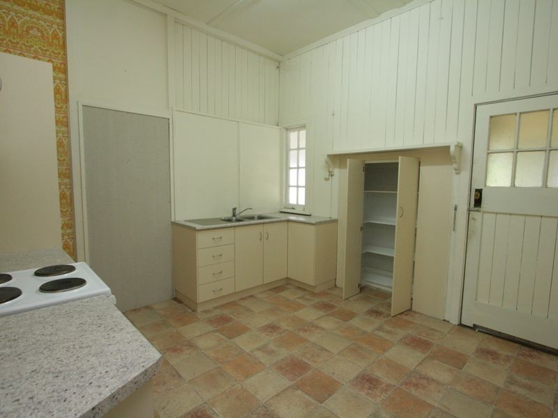 11 Chelmsford Avenue, Ipswich QLD 4305