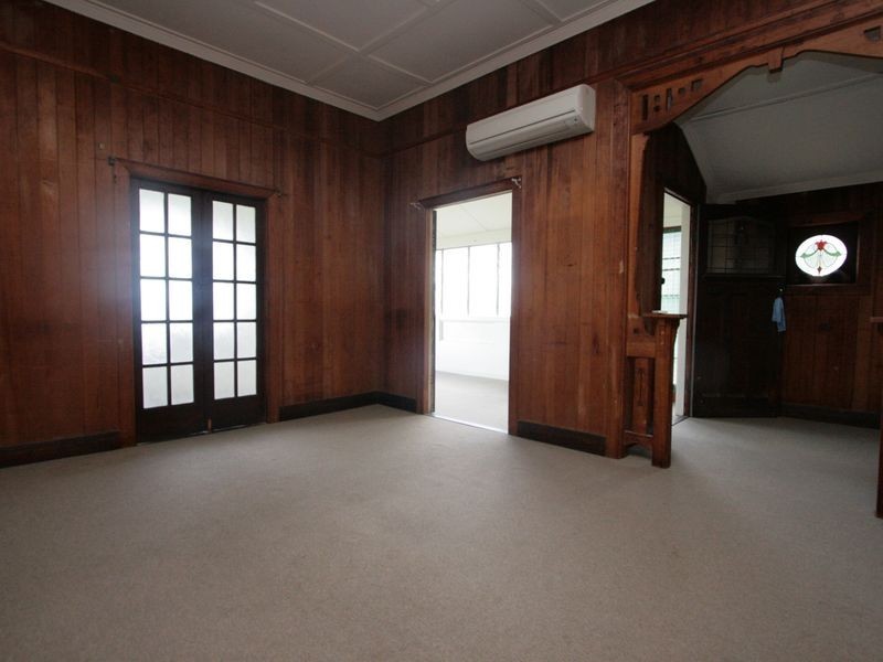 11 Chelmsford Avenue, Ipswich QLD 4305