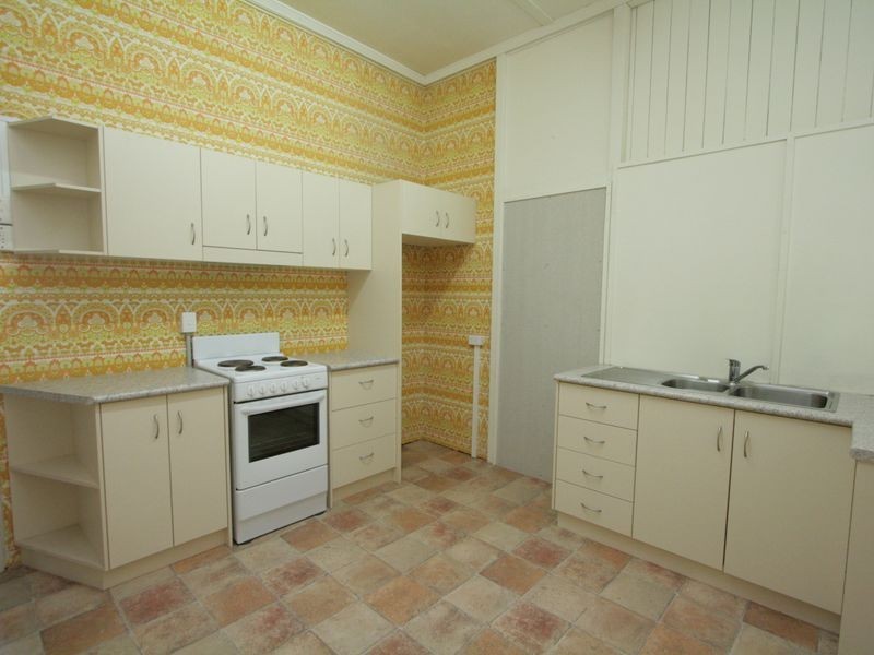 11 Chelmsford Avenue, Ipswich QLD 4305