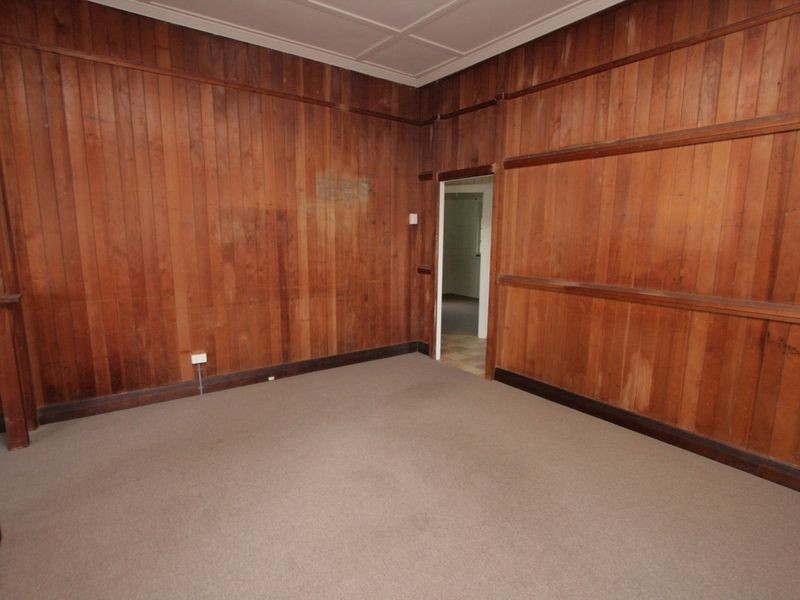11 Chelmsford Avenue, Ipswich QLD 4305