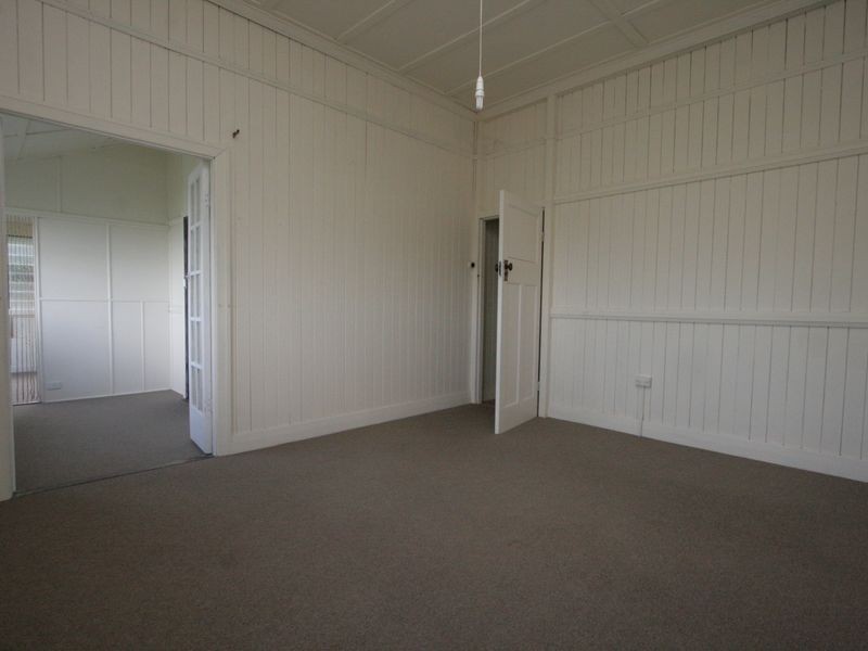 11 Chelmsford Avenue, Ipswich QLD 4305