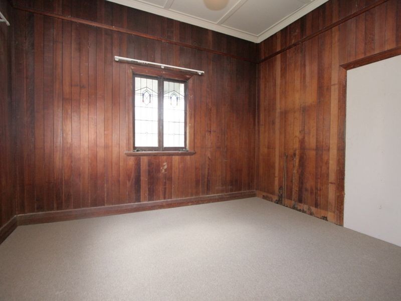 11 Chelmsford Avenue, Ipswich QLD 4305