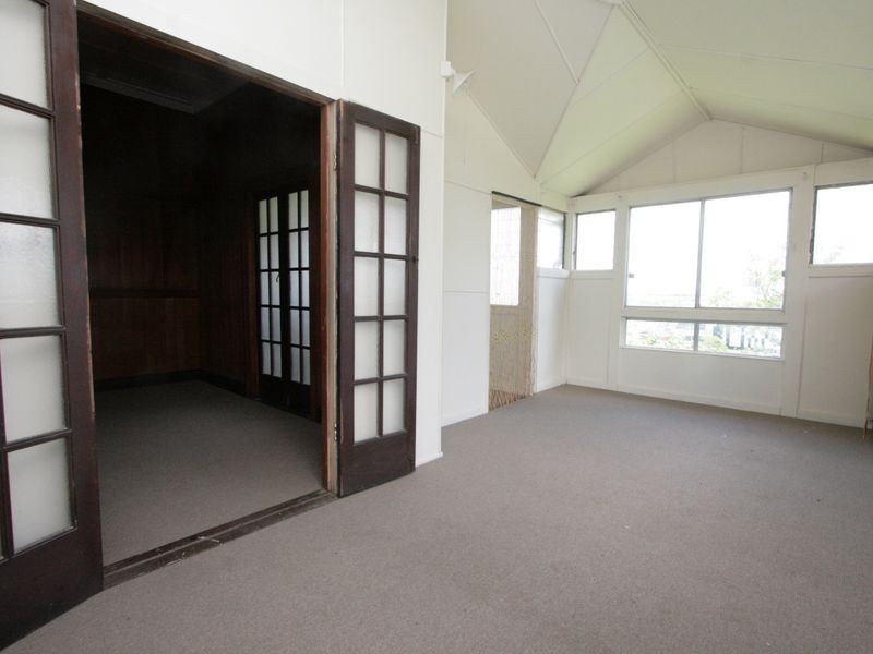 11 Chelmsford Avenue, Ipswich QLD 4305
