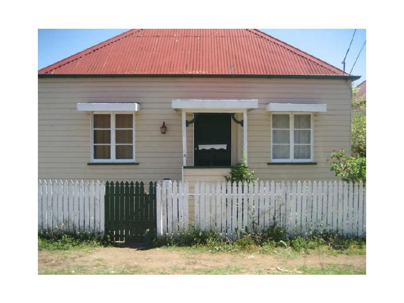 4 Mortimer Street, Ipswich QLD 4305