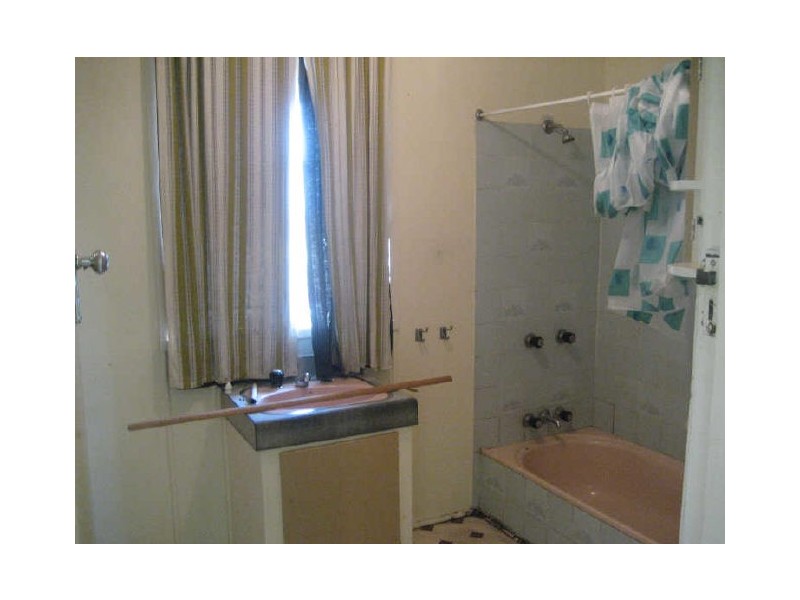 4 Mortimer Street, Ipswich QLD 4305