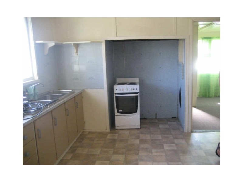 4 Mortimer Street, Ipswich QLD 4305