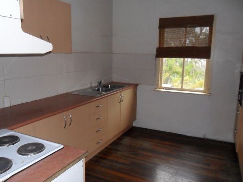 4 Power Street, North Ipswich QLD 4305